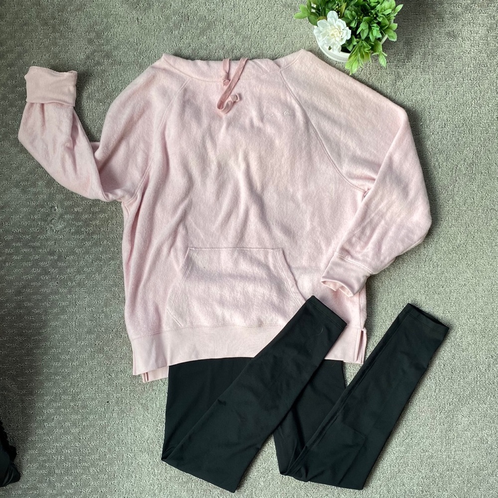 VS PINK Hoodie 💕NWT